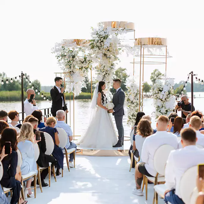 Our wedding transportation services include: